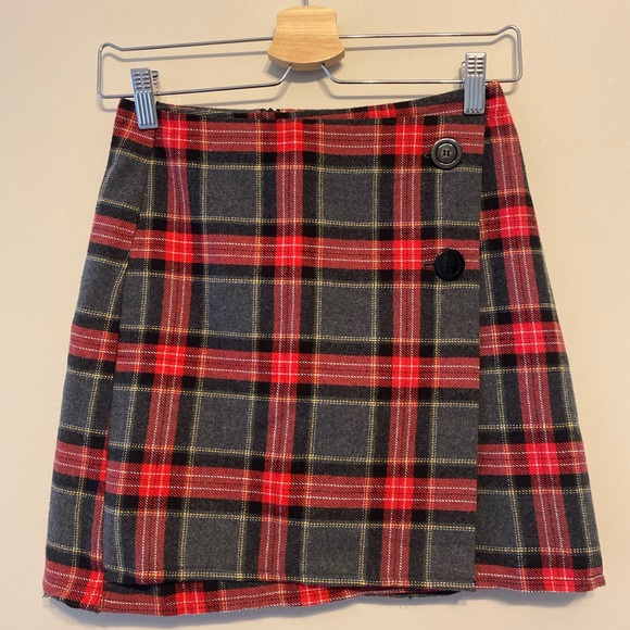 Red and Black Plaid mini skirt - Picture 3 of 5